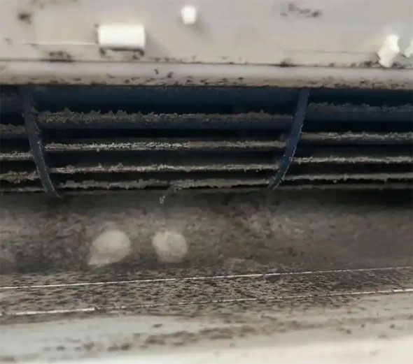 武汉空调吹的风有股烧焦味是怎么回事